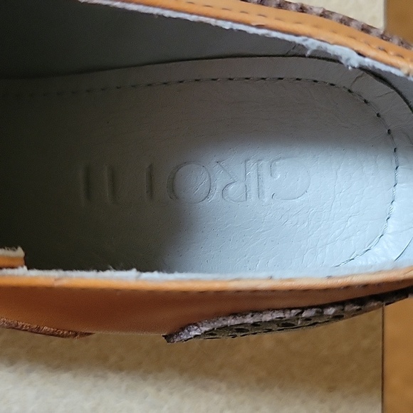 Shoes - Picture 7 of 8